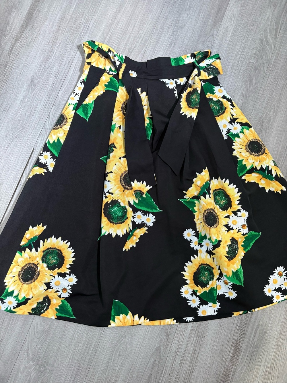 eva mendes for New York & Company Black Sunflower Print A-Line Skirt